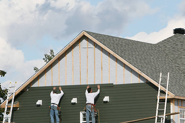 Professional Siding Inspection technician working in Reading, MA